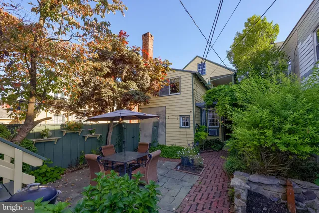 $423,000 | 2 South Charlotte Street, Manheim, PA 17545