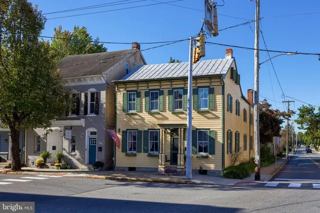 $423,000 | 2 South Charlotte Street, Manheim, PA 17545