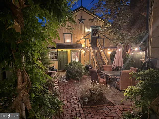 $423,000 | 2 South Charlotte Street, Manheim, PA 17545