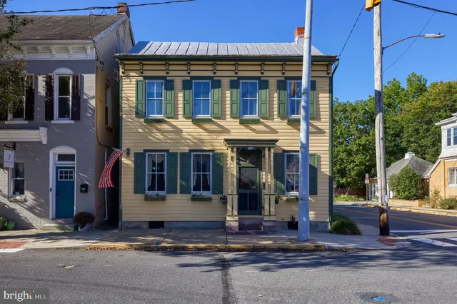 $423,000 | 2 South Charlotte Street, Manheim, PA 17545