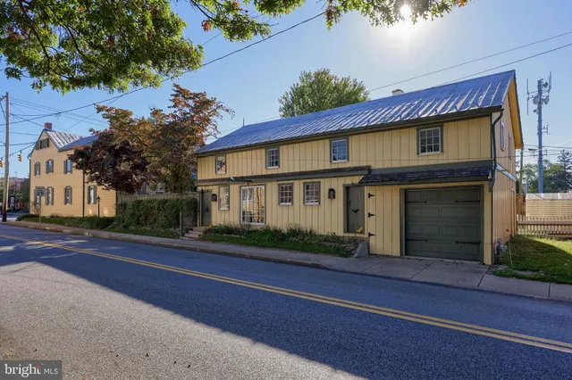 $423,000 | 2 South Charlotte Street, Manheim, PA 17545