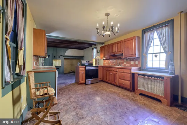 $423,000 | 2 South Charlotte Street, Manheim, PA 17545