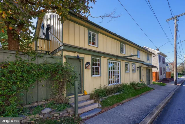 $423,000 | 2 South Charlotte Street, Manheim, PA 17545