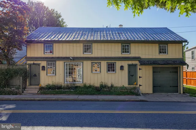 $423,000 | 2 South Charlotte Street, Manheim, PA 17545