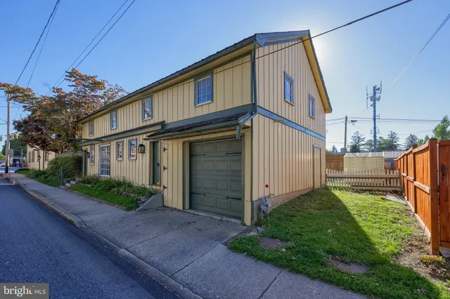$423,000 | 2 South Charlotte Street, Manheim, PA 17545