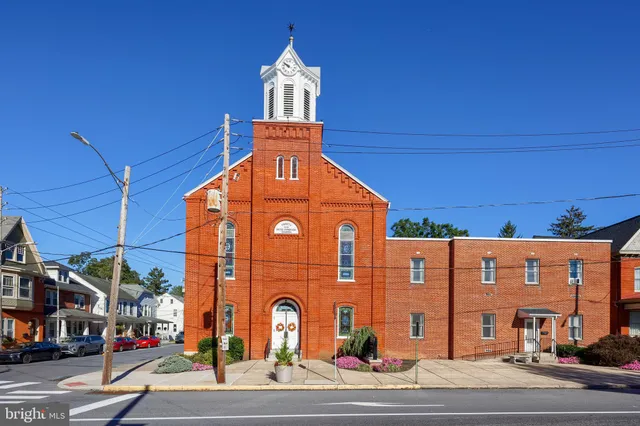 $423,000 | 2 South Charlotte Street, Manheim, PA 17545