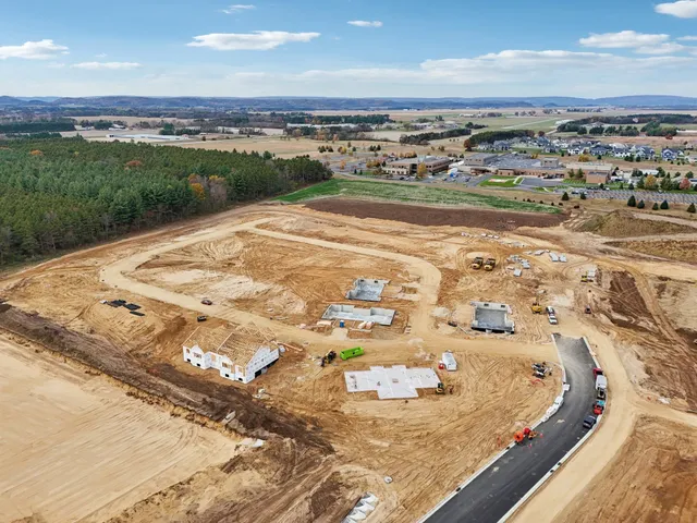 $643,900 | 144 Goldenrod, Unit LOT 16, Prairie du Sac, WI 53578