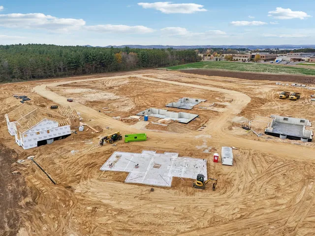 $643,900 | 144 Goldenrod, Unit LOT 16, Prairie du Sac, WI 53578