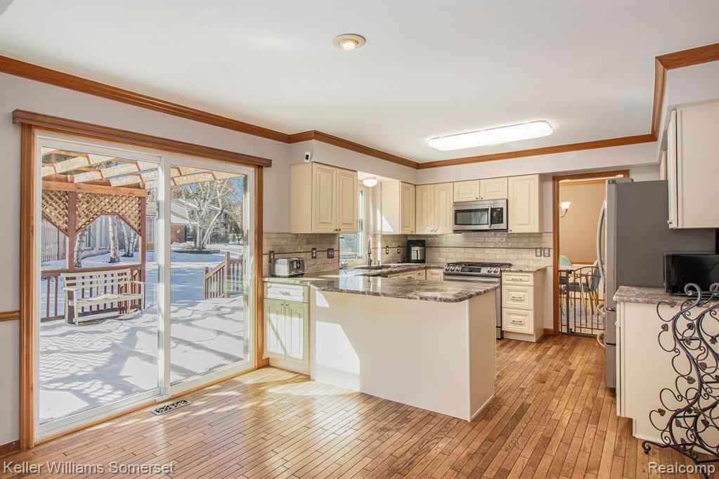 569 Sunlight Drive Rochester, MI 48309 - Photo 5 of 25
