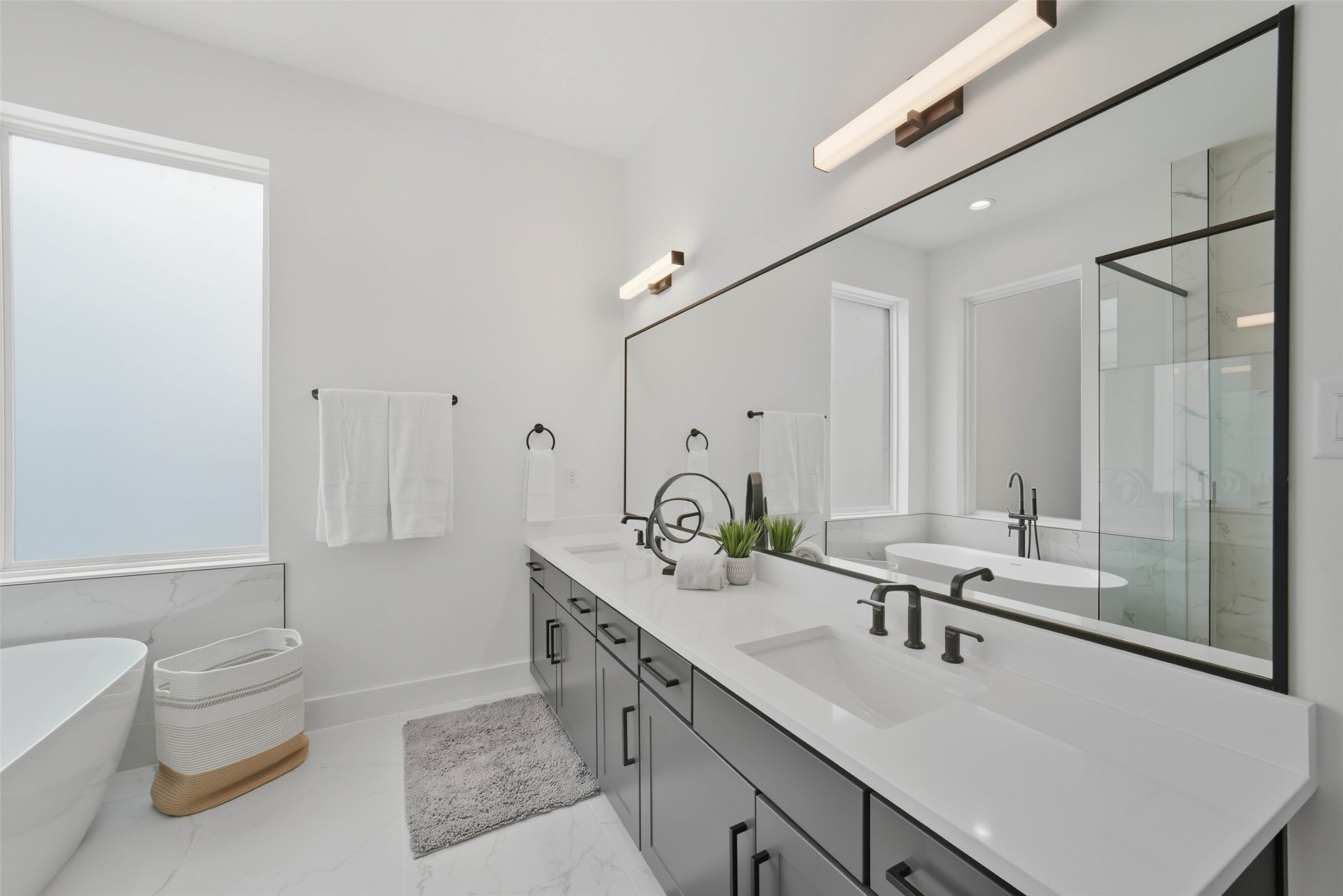 3006 Lamar Street Houston, TX 77003 - Photo 28 of 46 a bathroom with a double vanity sink toilet and mirror