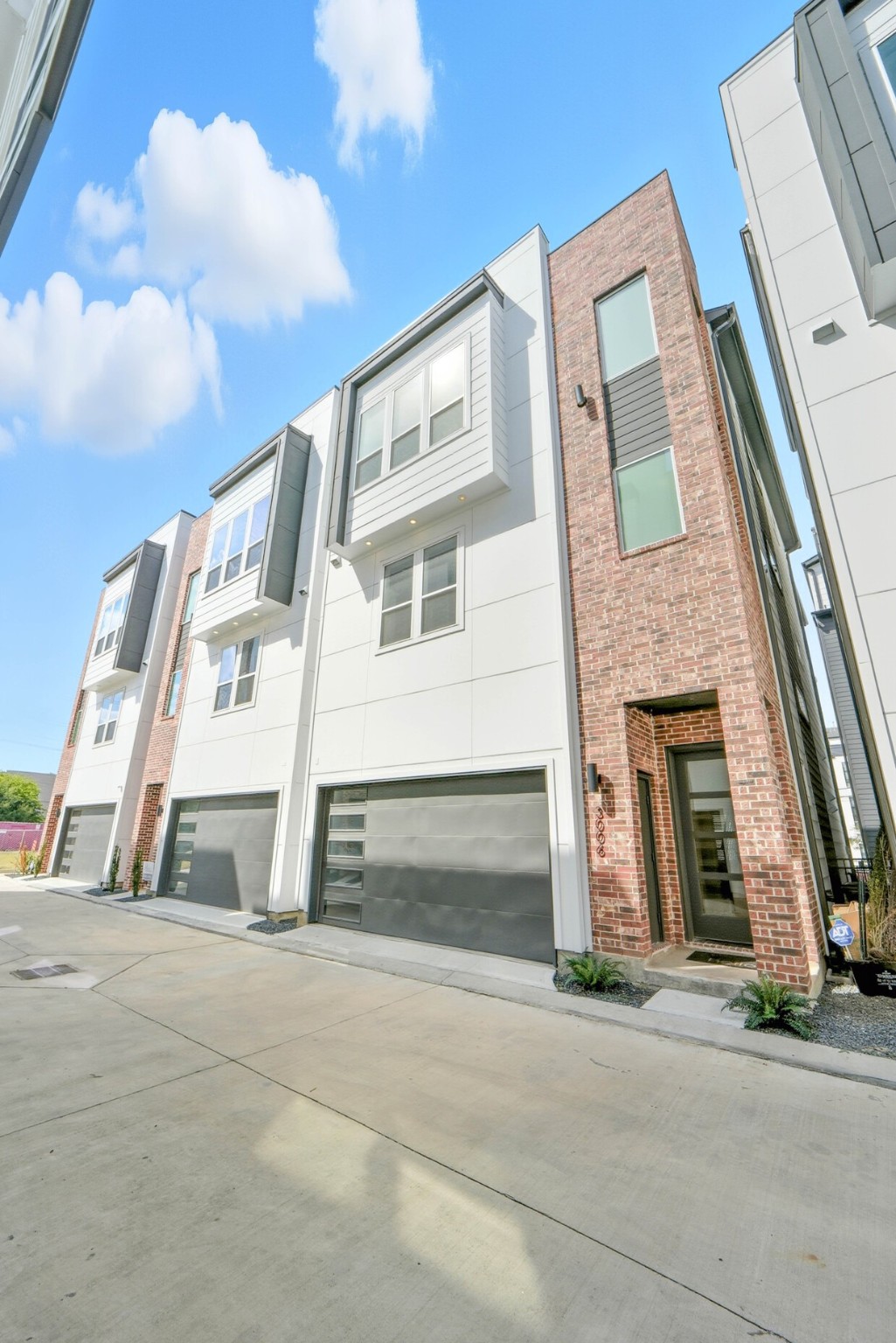3006 Lamar Street Houston, TX 77003 - Photo 40 of 46 a view of a building with a street