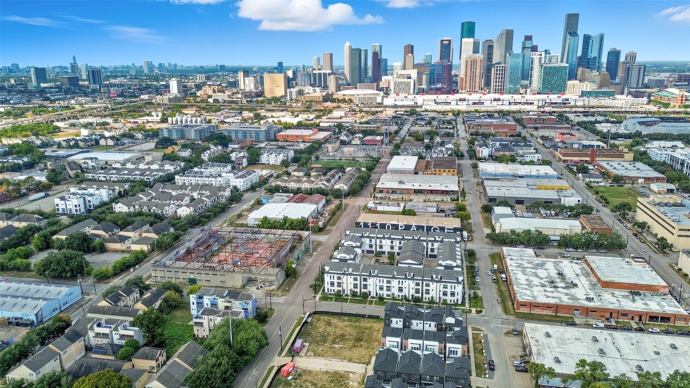 3006 Lamar Street Houston, TX 77003 - Photo 43 of 46 a view of a city