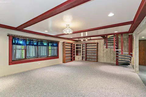 $405,000 | 2 Summit Avenue, East Dundee, IL 60118