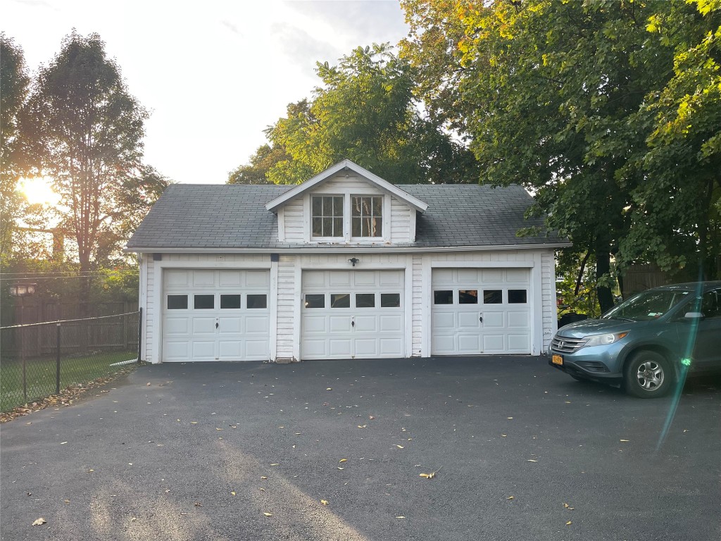 139 Glenwood Road Binghamton, NY 13905 - Photo 3 of 25