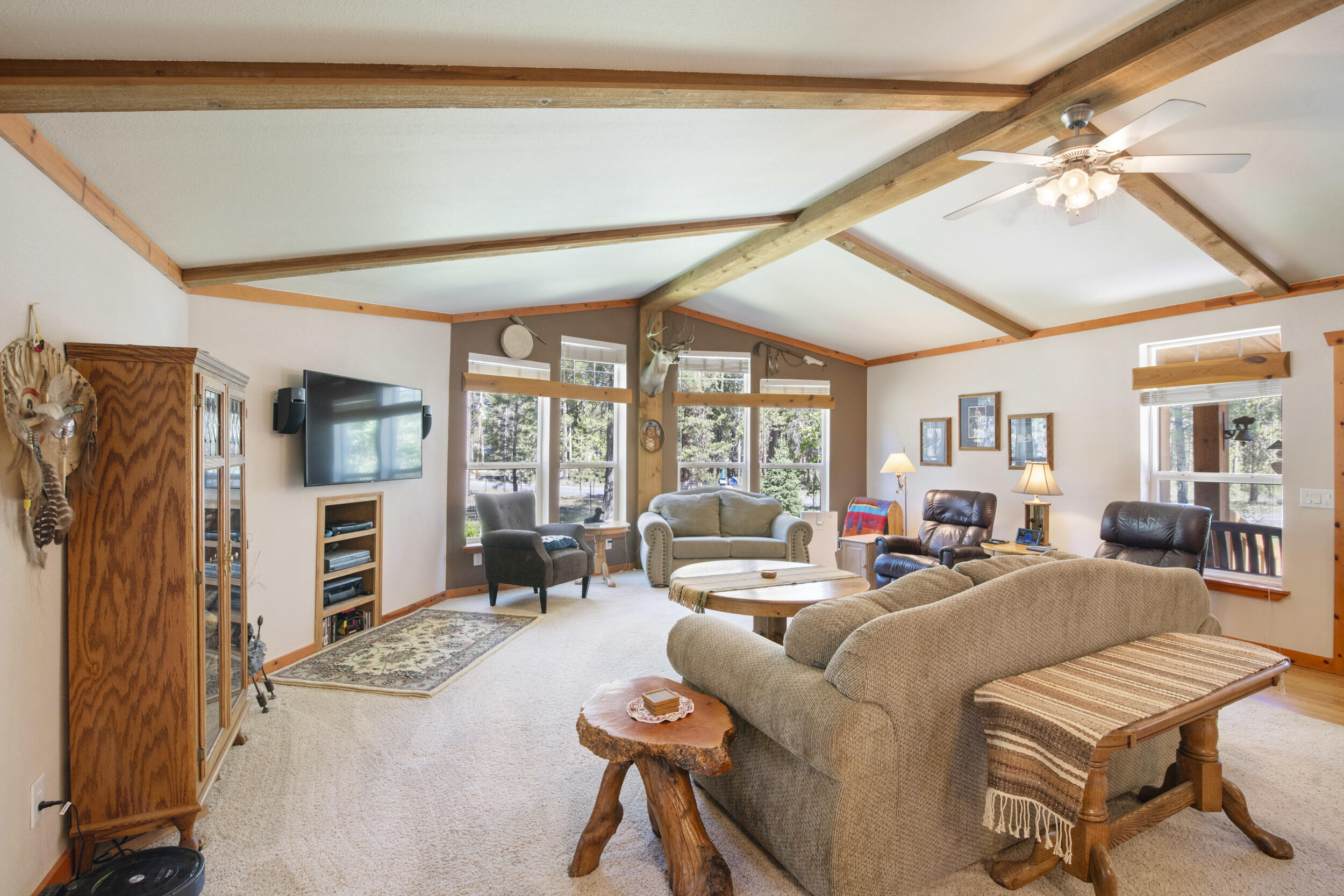 1838 Rector Drive La Pine, OR 97739 - Photo 17 of 69 living room