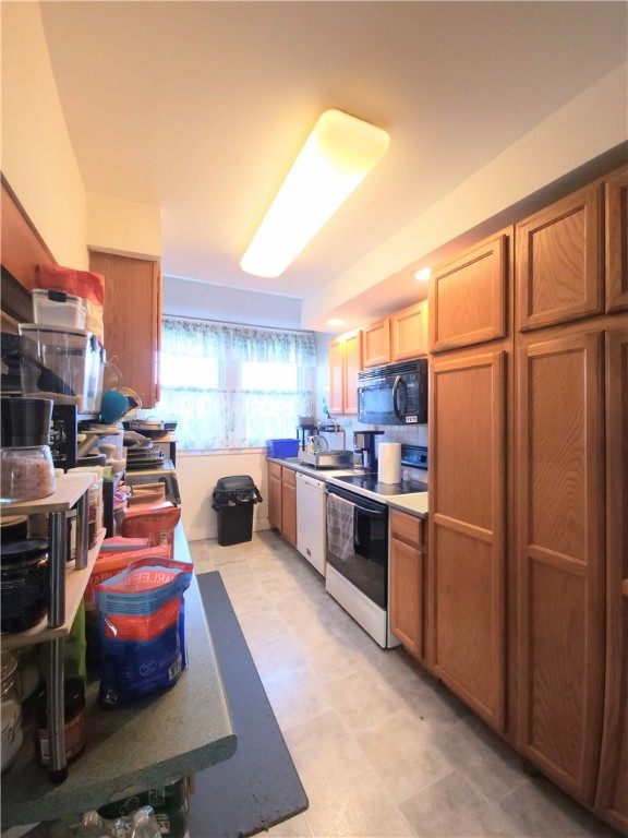 73 Old Fort Road Newport, RI 02840 - Photo 11 of 27 Kitchen #75