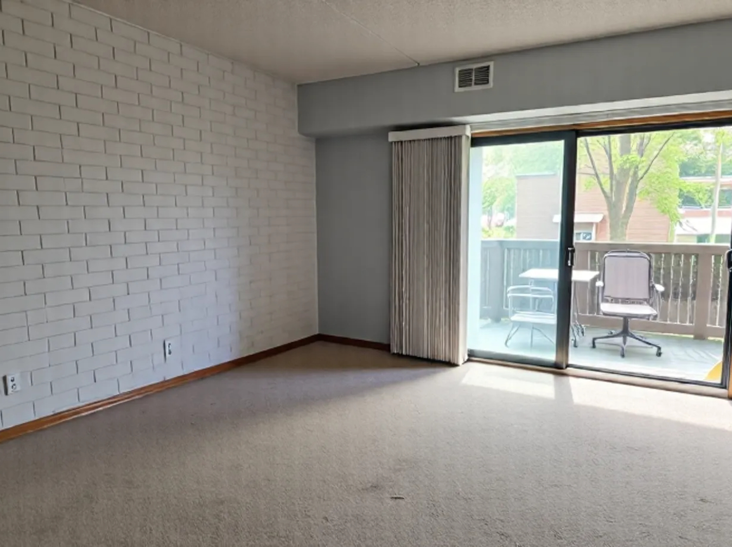 1503 Woodbridge Road, Unit 1F Joliet, IL 60436 - Photo 2 of 23 Gallery Image 2