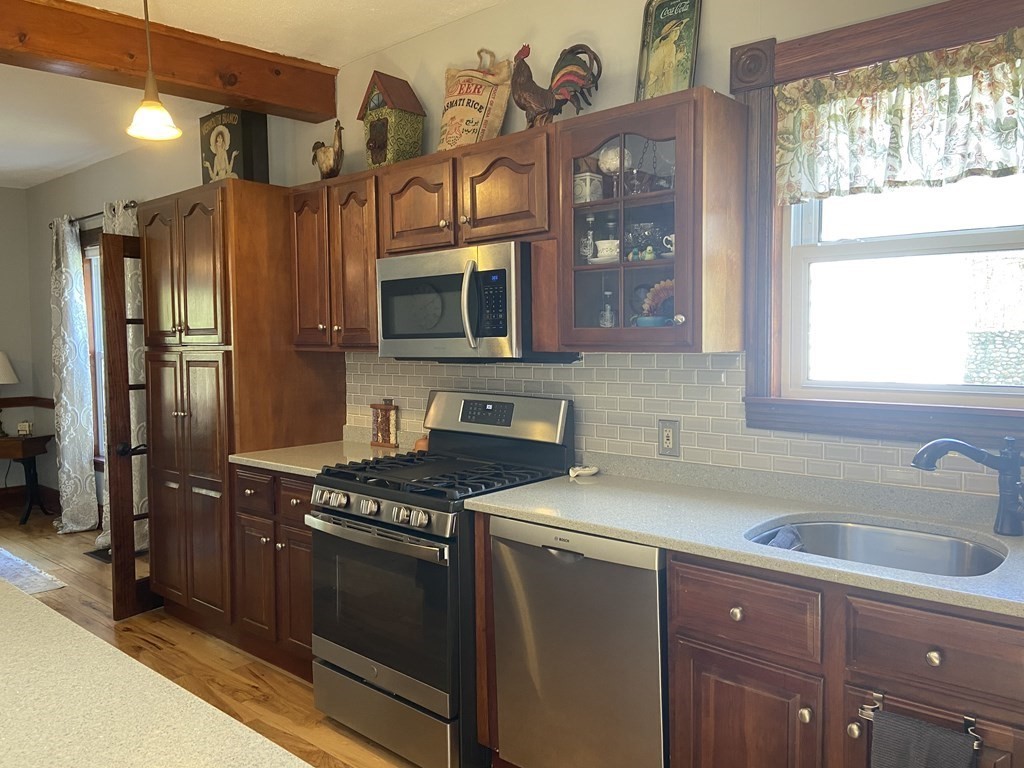 291 Main Street Rutland, MA 01543 - Photo 8 of 42