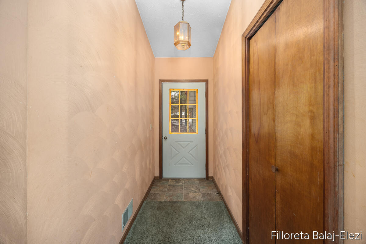 6168 Ravine Ridge Road Kalamazoo, MI 49009 - Photo 3 of 30 6168-Ravine-Ridge_003