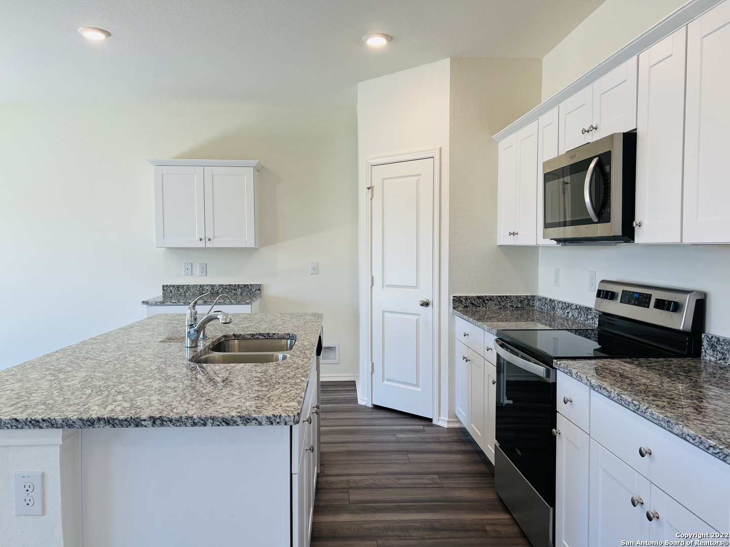 8907 Colony Meadow Converse, TX 78109 - Photo 4 of 31