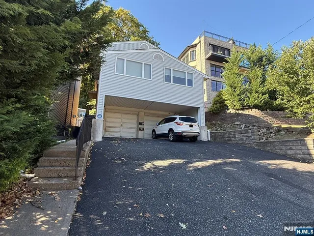 $3,500 | 1160 River Road, Unit 1, Edgewater, NJ 07020