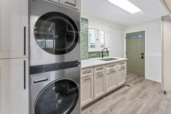 $829,900 | 700 Florence Drive, Park Ridge, IL 60068