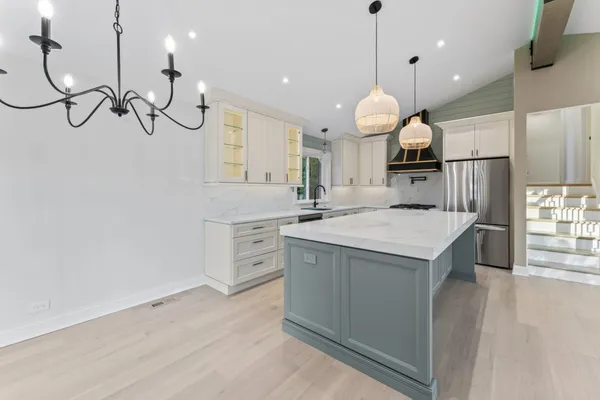 $829,900 | 700 Florence Drive, Park Ridge, IL 60068