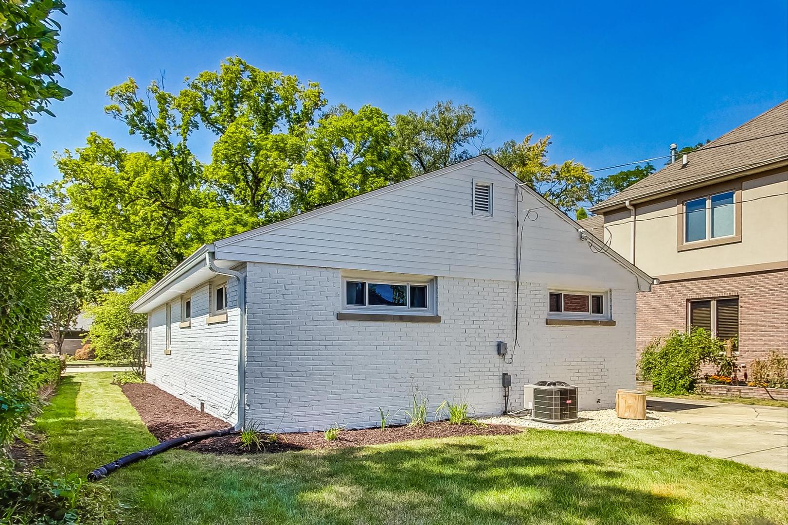 467 Ida Lane Elmhurst, IL 60126 - Photo 14 of 18 a house view with a garden space