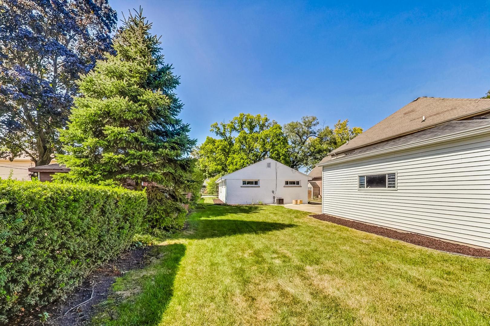 467 Ida Lane Elmhurst, IL 60126 - Photo 16 of 18 a house with a yard