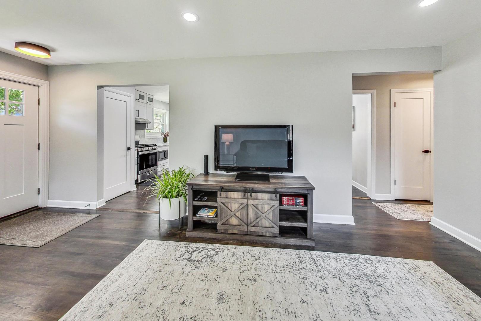 467 Ida Lane Elmhurst, IL 60126 - Photo 4 of 18 a living room with furniture and a flat screen tv