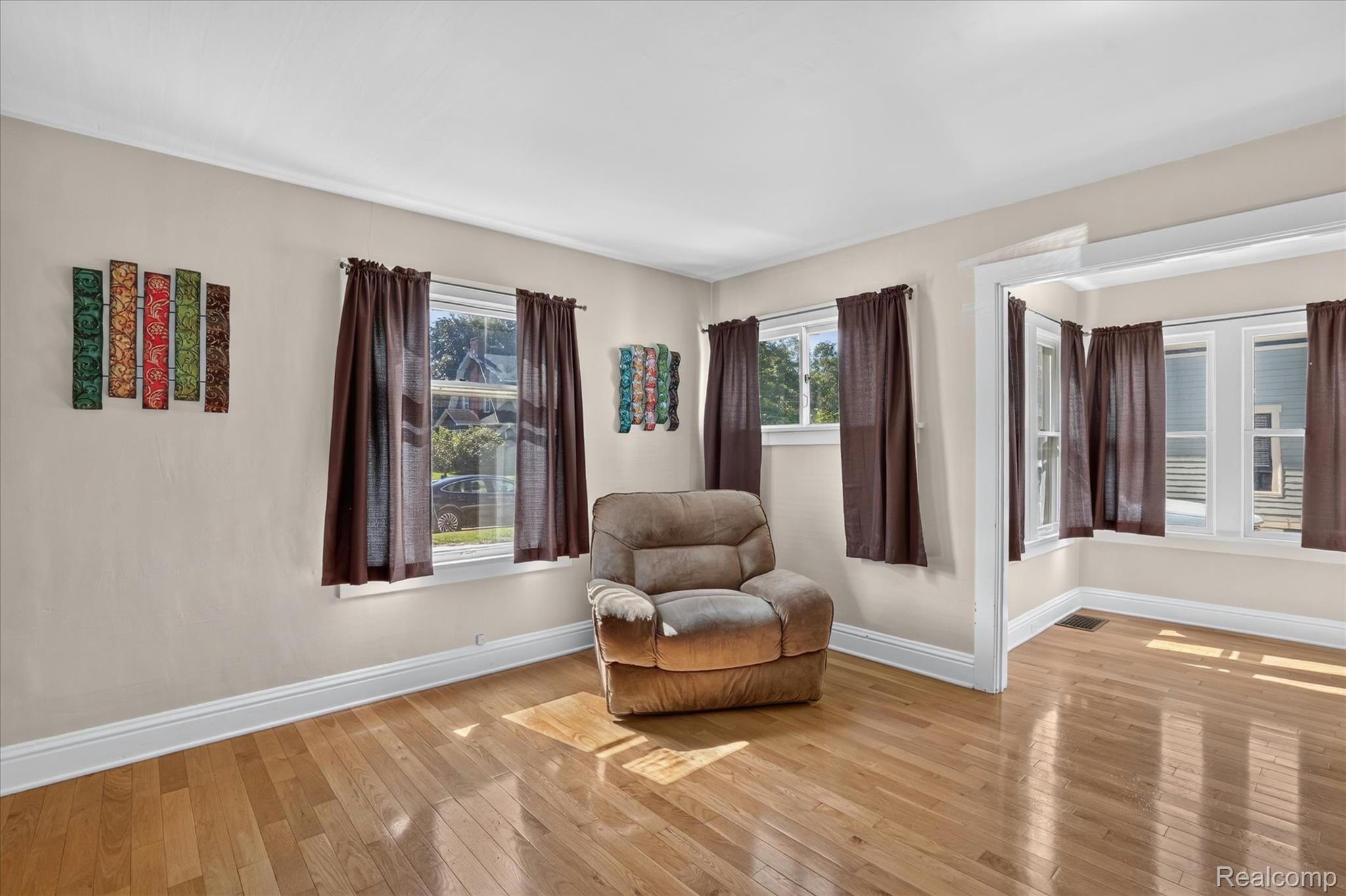 410 South Center Street Howell, MI 48843 - Photo 4 of 47 09-410-S-Center-St-Howell-MI-48843-WindowStill.jpg