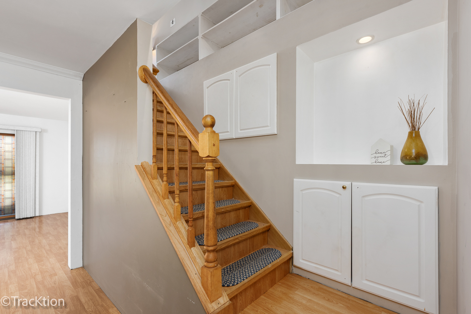 8829 Skyline Drive Burr Ridge, IL 60527 - Photo 12 of 32 a view of entryway and hall with wooden floor