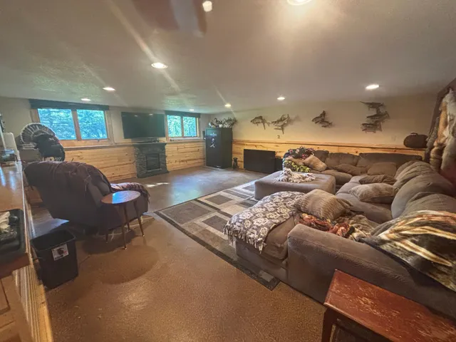 $614,999 | 34670 Laser Avenue, Redwood Falls, MN 56283