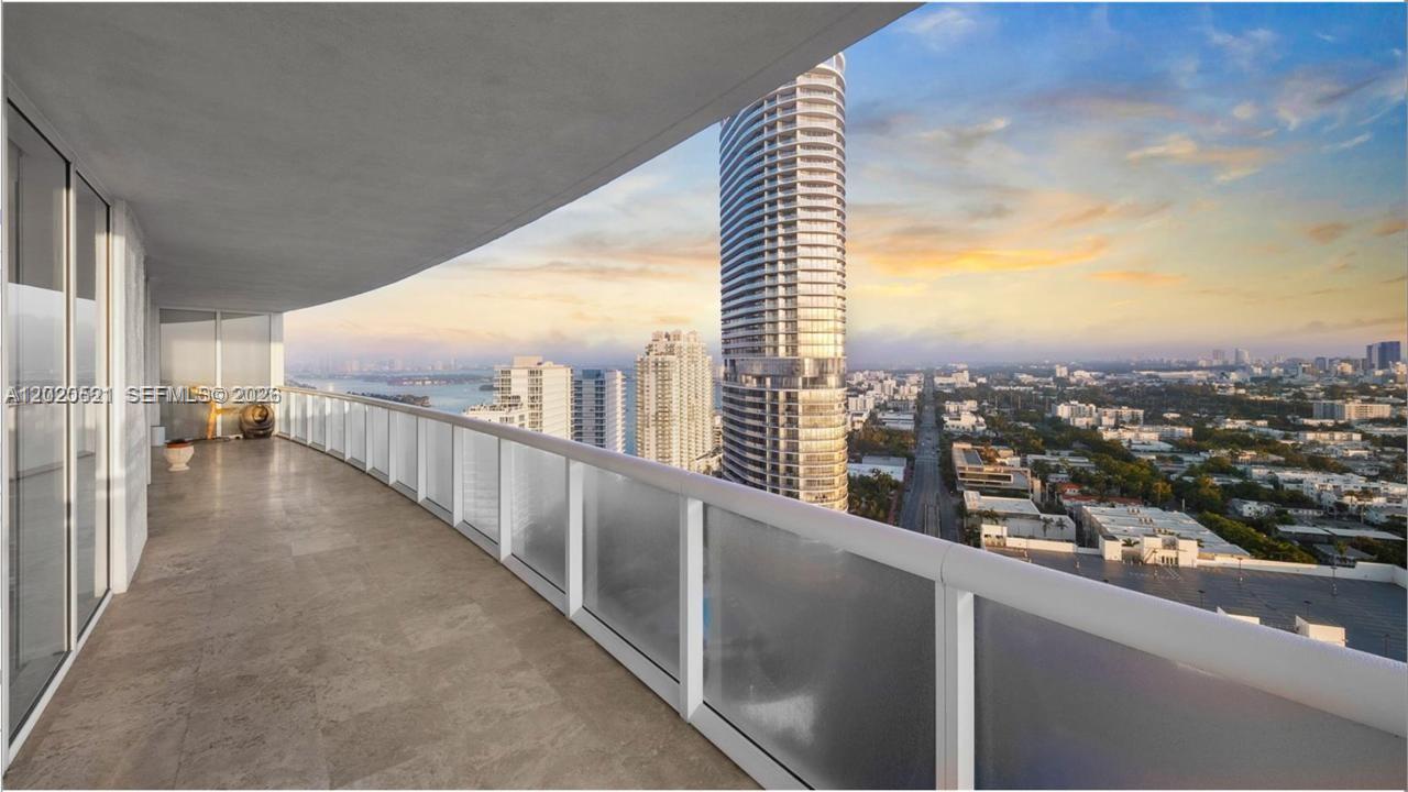 450 Alton Road, Unit 2810 Miami Beach, FL 33139 - Photo 25 of 38