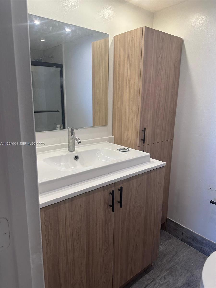 6770 Indian Creek Drive, Unit 6C Miami Beach, FL 33141 - Photo 12 of 19 a sink with a mirror