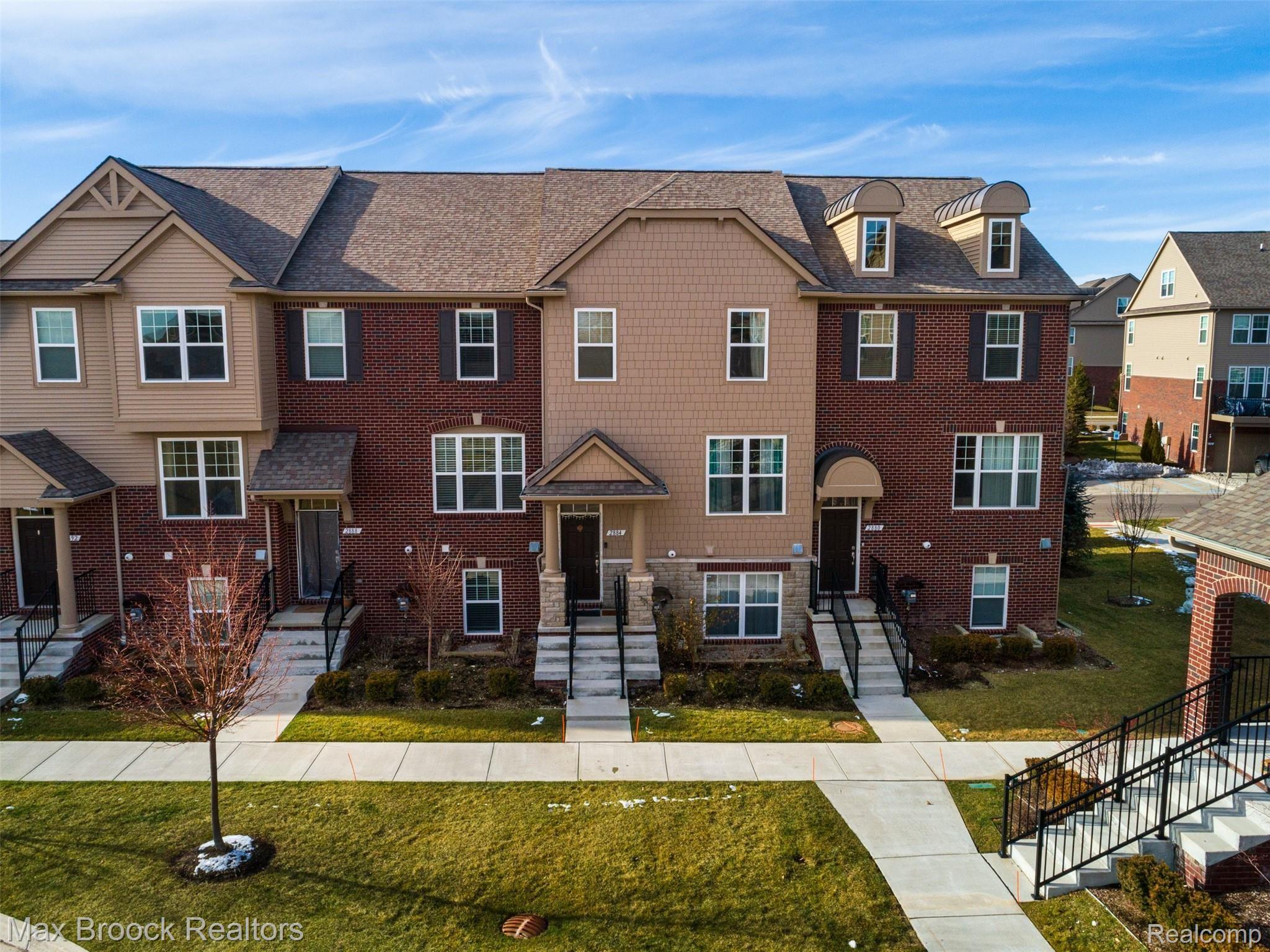 2725 Helmsdale Circle, Unit 23 Rochester, MI 48307 - Photo 3 of 6 20210109-JanetSohn-2884GlenbarCir-Rochester-Air (3 of 7).jpg