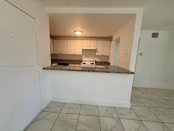 $258,000 | 10393 North Kendall Drive, Unit U7, Miami, FL 33176