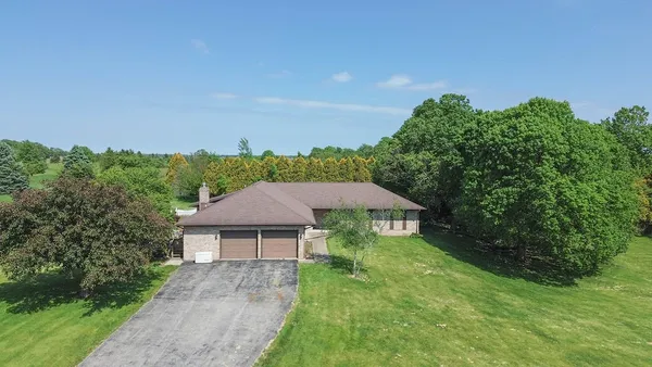$300,000 | 13903 North 920 East Road, Fairmount, IL 61841