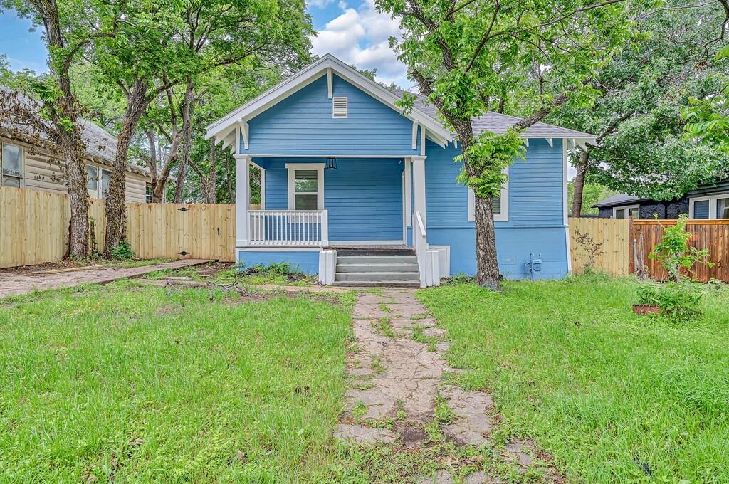 View of front of home featuring a porch