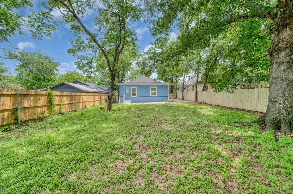1713 Reuter Avenue Waco, TX 76708 - Photo 32 of 34 View of yard