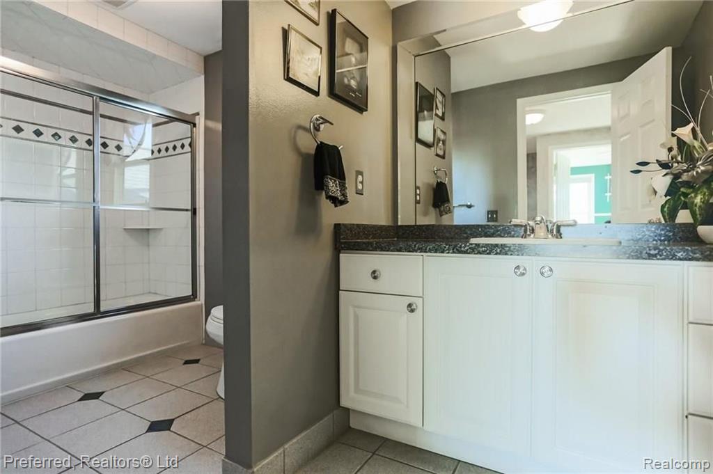 36133 Johnstown Road Farmington Hills, MI 48335 - Photo 34 of 49