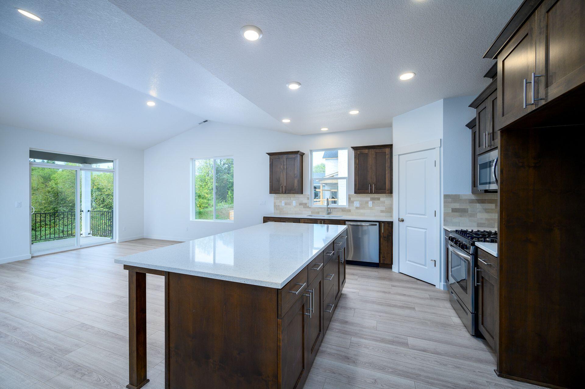1171 Pumpkin Ridge, Unit 325 Eagle Point, OR 97524 - Photo 4 of 18 4
