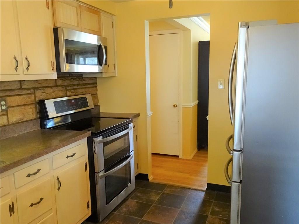 1116 Lindsay Road Carnegie, PA 15106 - Photo 8 of 25 Gallery Image 8