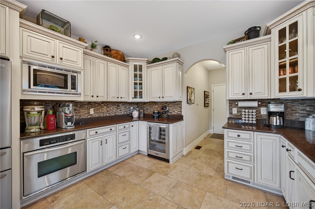 51 Arrowhead Beach Road Lake Ozark, MO 65049 - Photo 13 of 68 kitchen