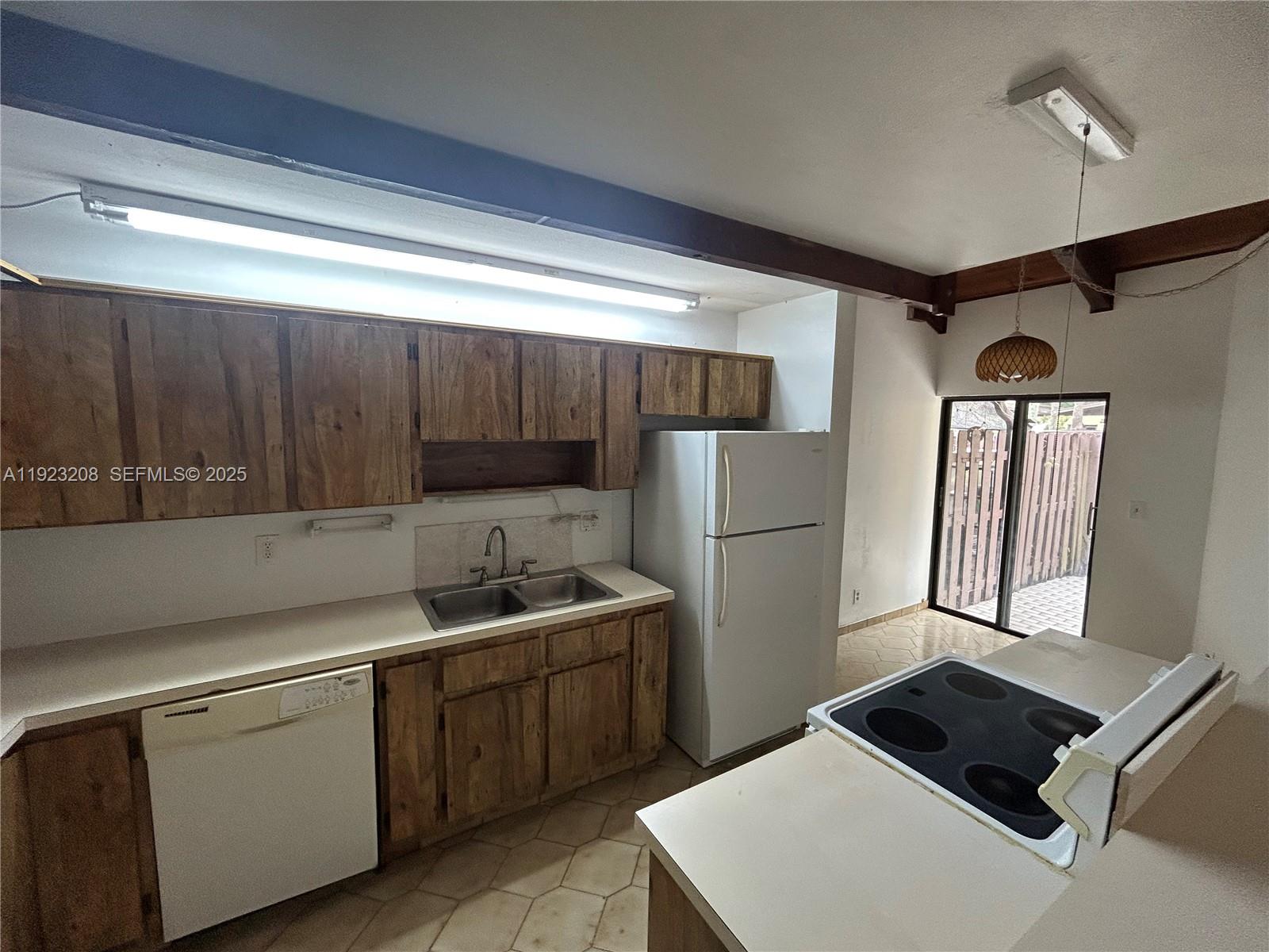 534 Briarwood Circle, Unit 148 Hollywood, FL 33024 - Photo 11 of 40