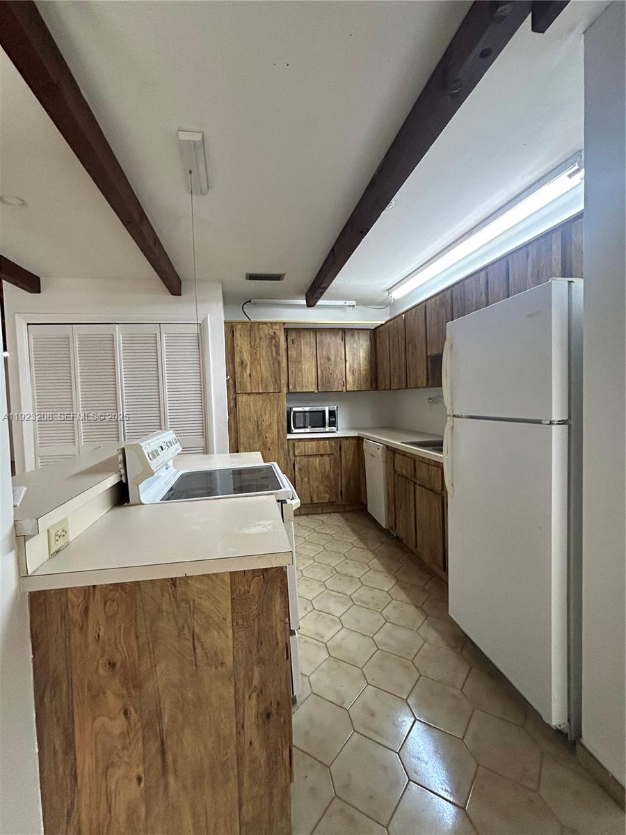 534 Briarwood Circle, Unit 148 Hollywood, FL 33024 - Photo 12 of 40