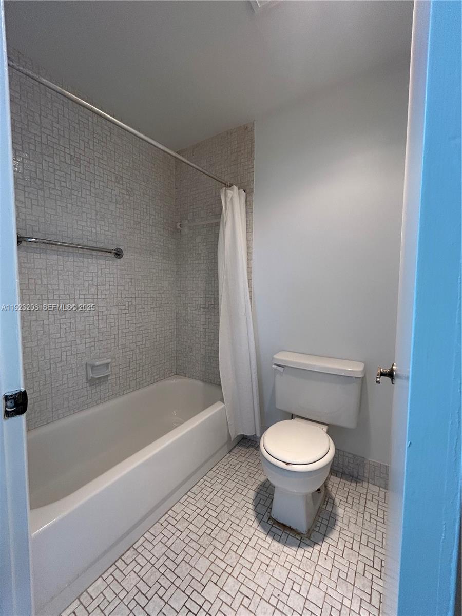 534 Briarwood Circle, Unit 148 Hollywood, FL 33024 - Photo 21 of 40 a white toilet sitting next to a bath tub and a shower