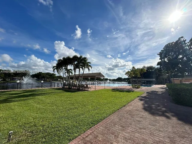 $269,777 | 534 Briarwood Circle, Unit 148, Hollywood, FL 33024