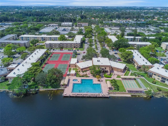 $269,777 | 534 Briarwood Circle, Unit 148, Hollywood, FL 33024