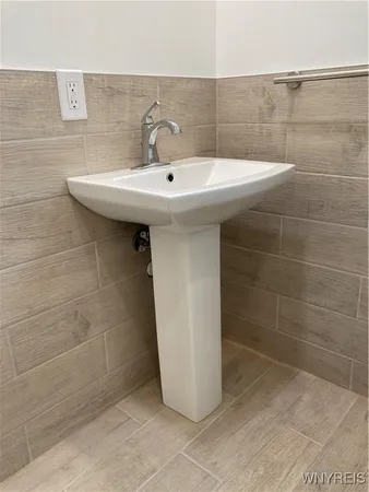 $825 | 58 Trinity Place, Unit 7, Buffalo, NY 14201